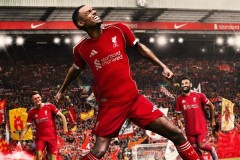 福登本场曼市德比共13次抢回球权，两队球员中最多